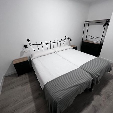 Hostal Monaco Valladolid Bagian luar foto
