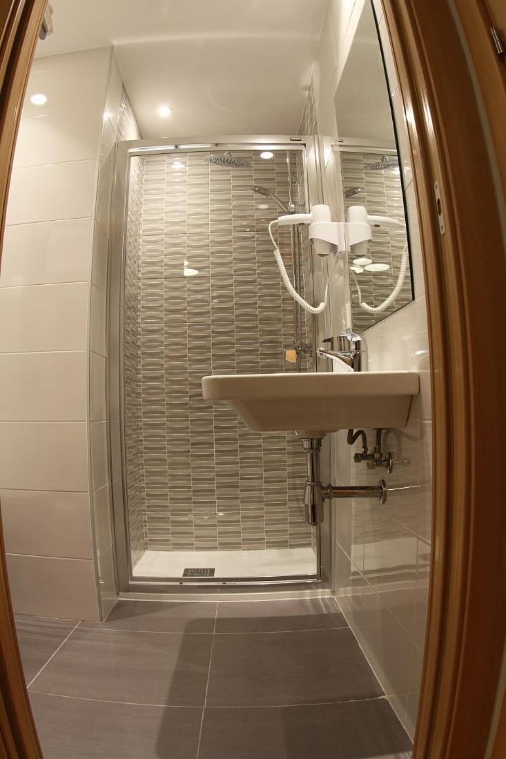Hostal Monaco Valladolid Bagian luar foto