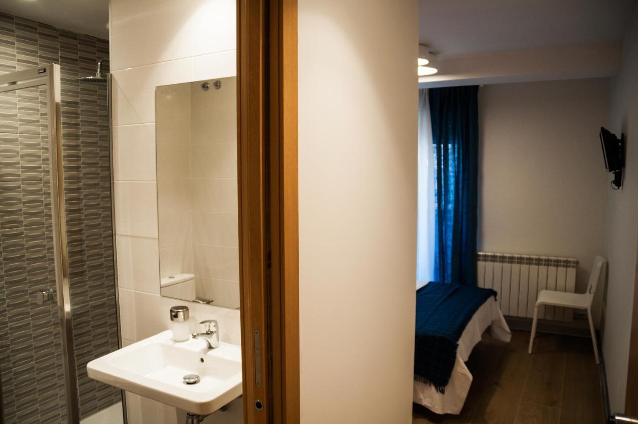 Hostal Monaco Valladolid Bagian luar foto